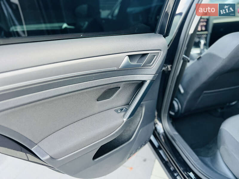 Хэтчбек Volkswagen e-Golf 2018 в Мукачево