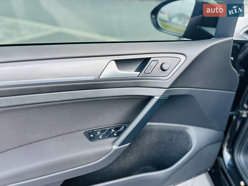 Хэтчбек Volkswagen e-Golf 2018 в Мукачево