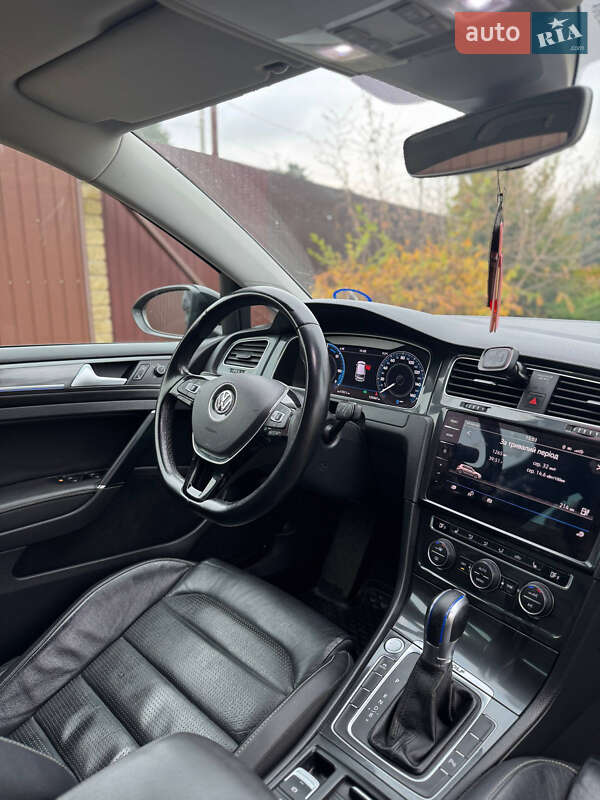 Хетчбек Volkswagen e-Golf 2019 в Києві