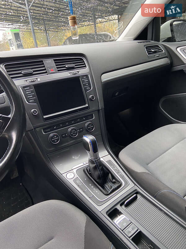 Хетчбек Volkswagen e-Golf 2014 в Львові