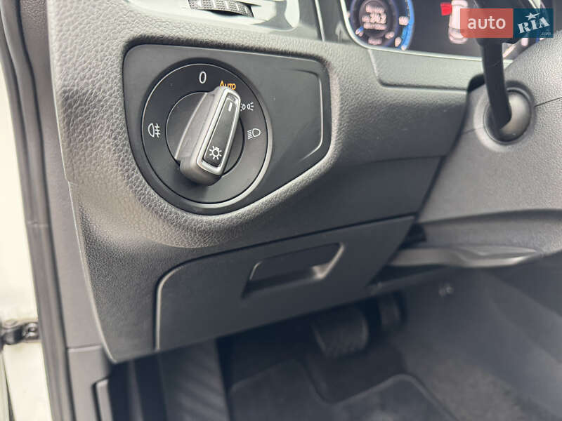 Хэтчбек Volkswagen e-Golf 2019 в Луцке