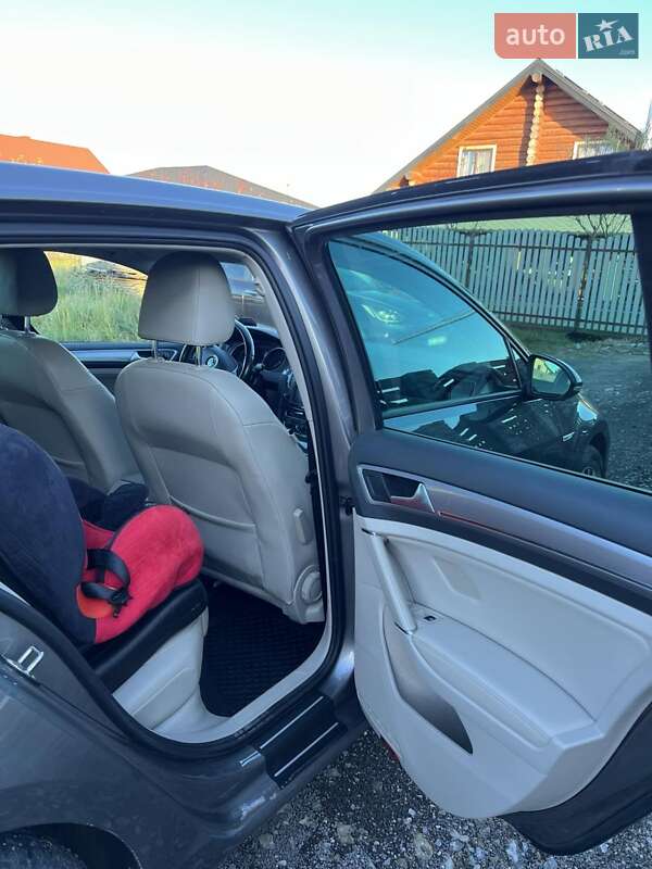 Хетчбек Volkswagen e-Golf 2015 в Городку