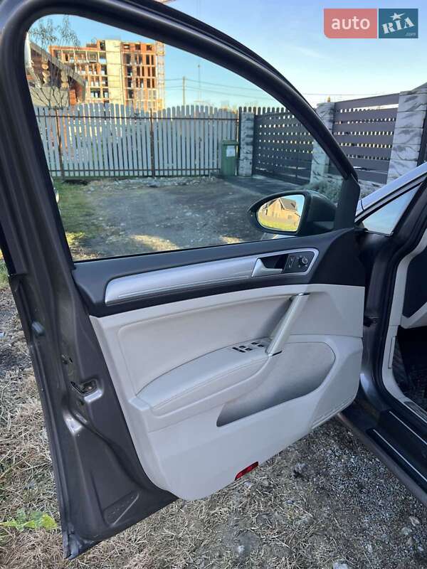 Хетчбек Volkswagen e-Golf 2015 в Городку