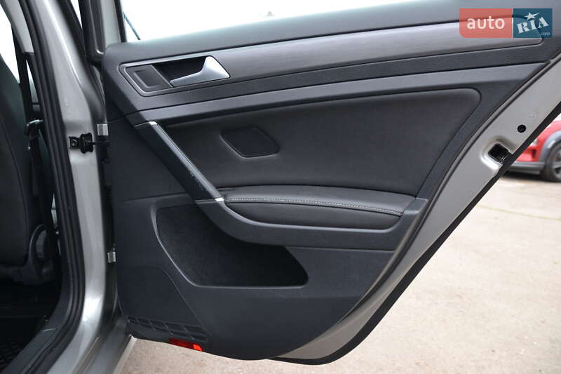 Хэтчбек Volkswagen e-Golf 2018 в Луцке