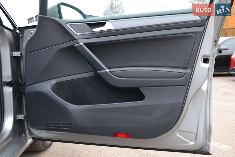 Хэтчбек Volkswagen e-Golf 2018 в Луцке