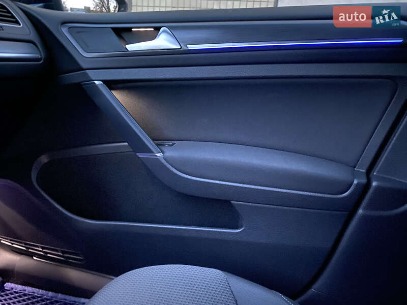 Хэтчбек Volkswagen e-Golf 2018 в Львове