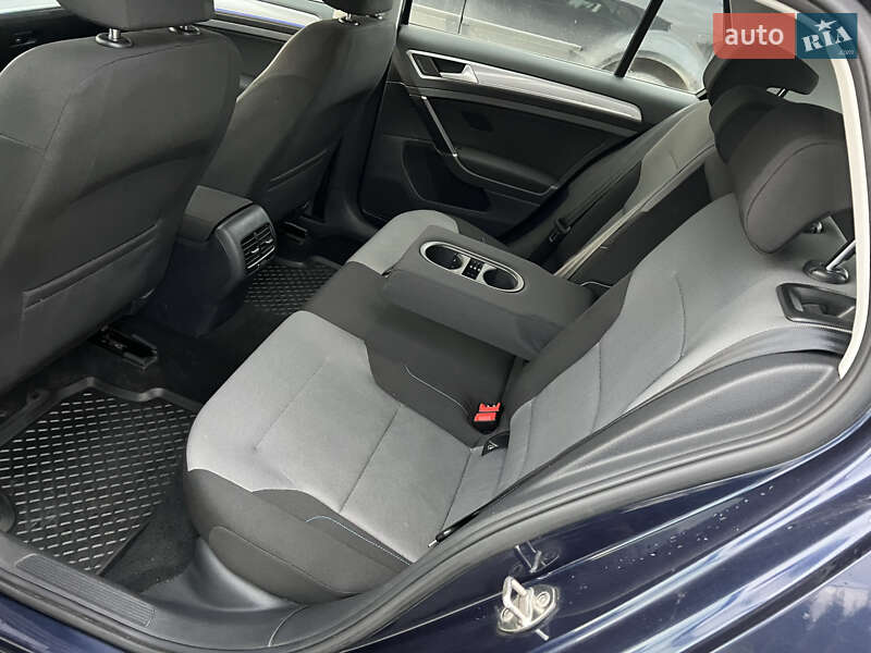 Хэтчбек Volkswagen e-Golf 2015 в Львове