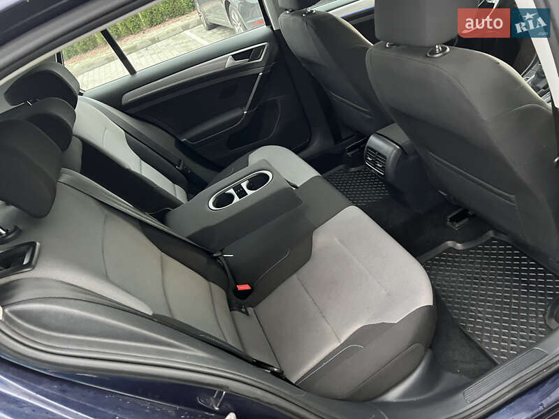 Хэтчбек Volkswagen e-Golf 2015 в Львове