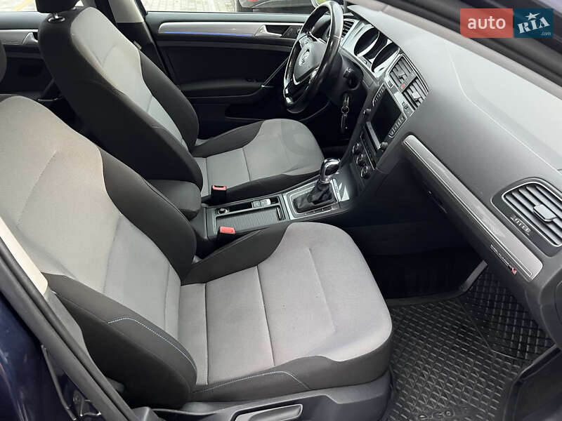 Хэтчбек Volkswagen e-Golf 2015 в Львове