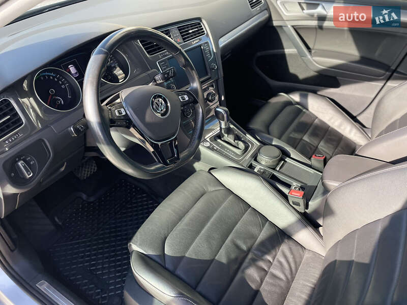 Хэтчбек Volkswagen e-Golf 2017 в Кропивницком