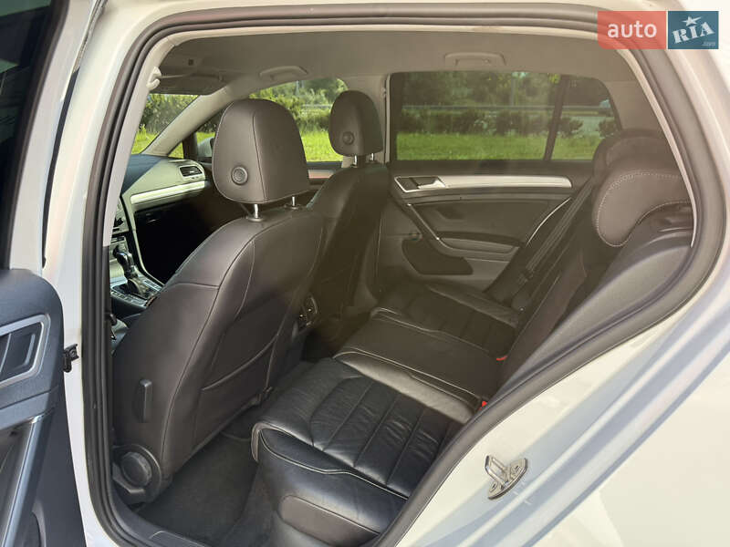 Хэтчбек Volkswagen e-Golf 2014 в Киеве