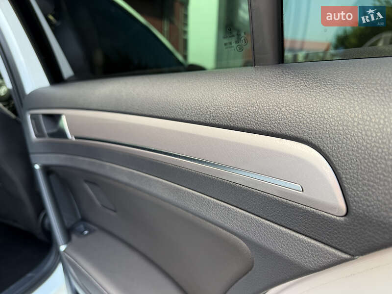 Хэтчбек Volkswagen e-Golf 2014 в Киеве