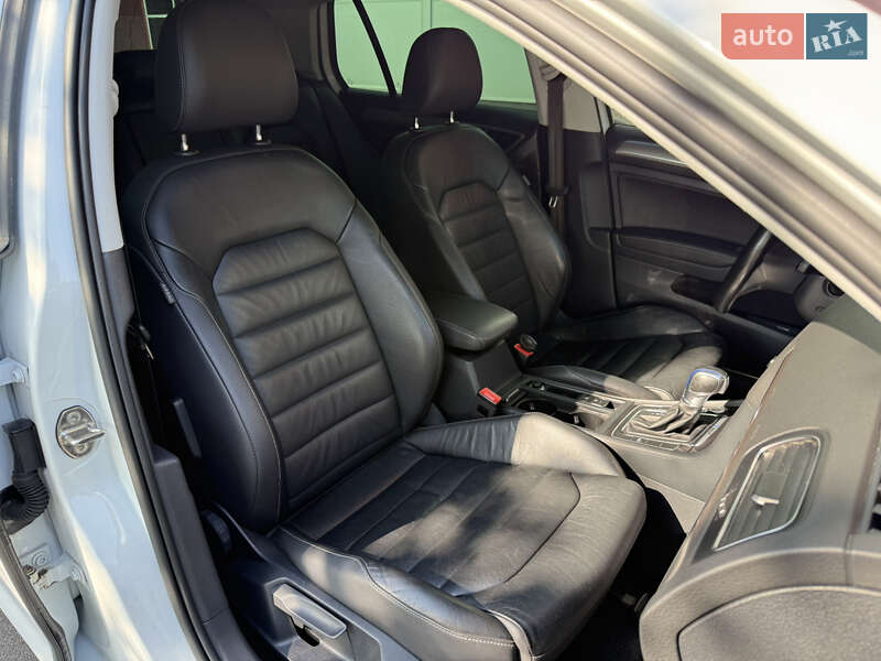 Хэтчбек Volkswagen e-Golf 2014 в Киеве