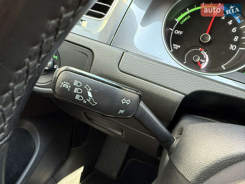 Хэтчбек Volkswagen e-Golf 2014 в Киеве