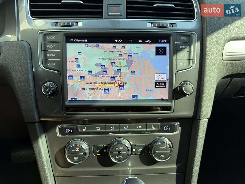 Хэтчбек Volkswagen e-Golf 2014 в Киеве