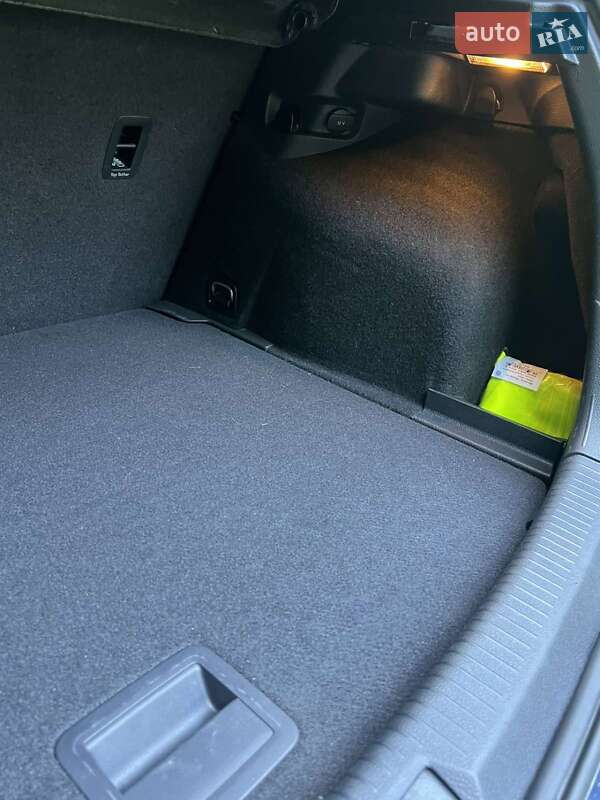 Хетчбек Volkswagen e-Golf 2015 в Косові фото 28 Хетчбек Volkswagen e-Golf 2015 в Косові