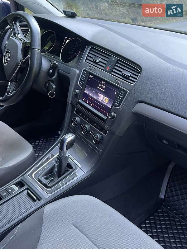 Хетчбек Volkswagen e-Golf 2015 в Косові фото 22 Хетчбек Volkswagen e-Golf 2015 в Косові