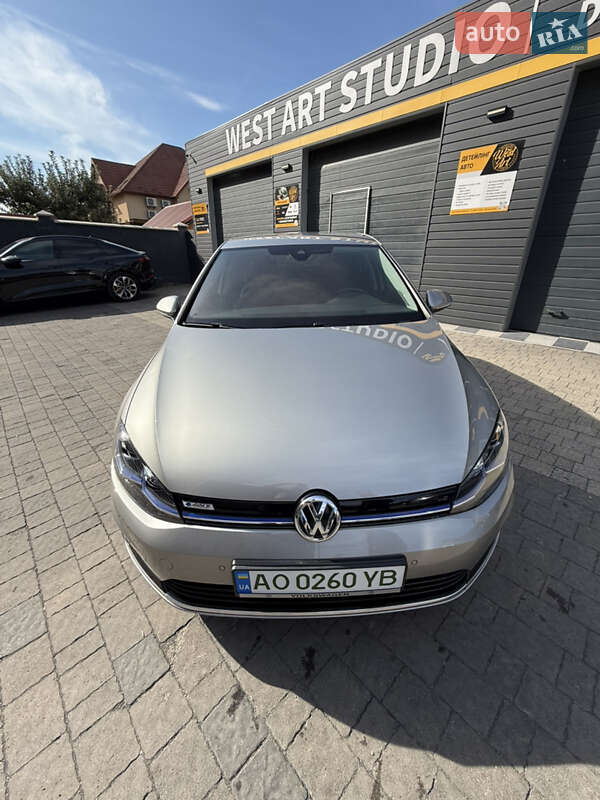 Хэтчбек Volkswagen e-Golf 2017 в Мукачево