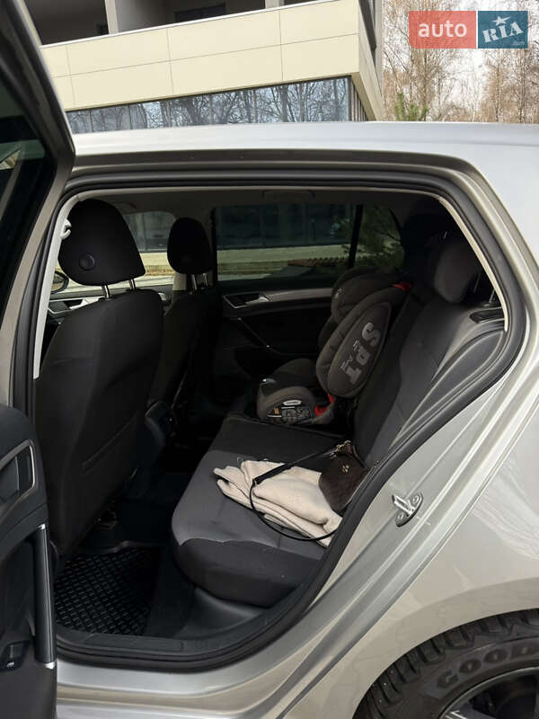 Хэтчбек Volkswagen e-Golf 2015 в Тернополе