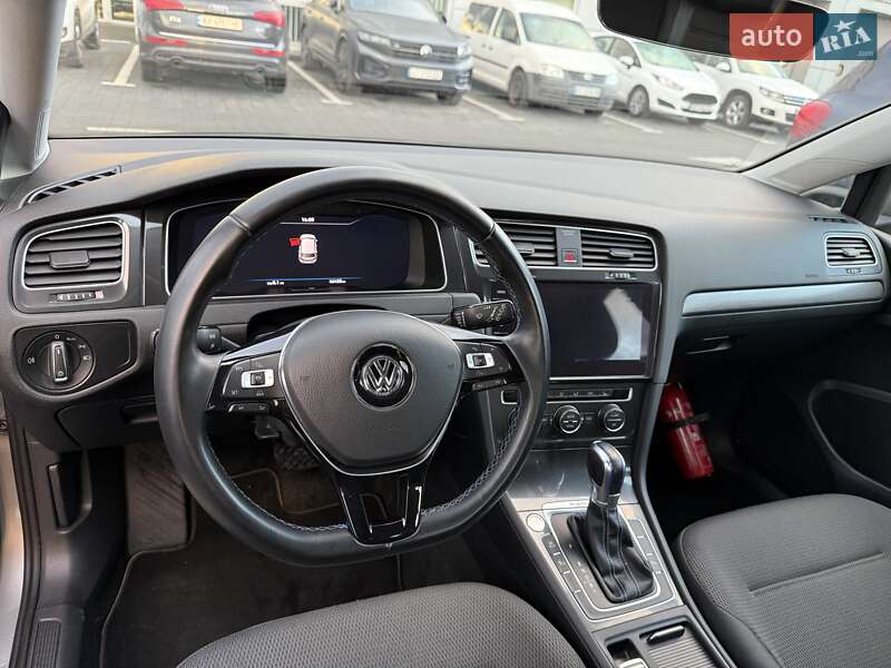 Хэтчбек Volkswagen e-Golf 2017 в Ивано-Франковске