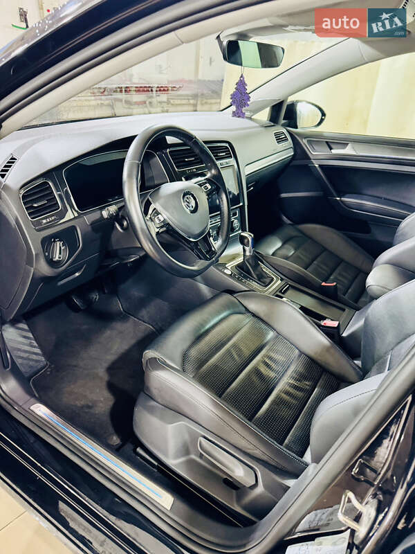 Хетчбек Volkswagen e-Golf 2018 в Львові