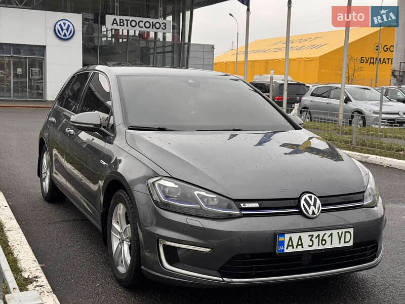 Хэтчбек Volkswagen e-Golf 2017 в Киеве