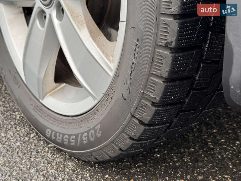 Хэтчбек Volkswagen e-Golf 2017 в Киеве