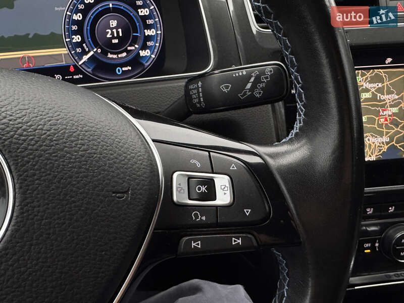 Хэтчбек Volkswagen e-Golf 2017 в Киеве