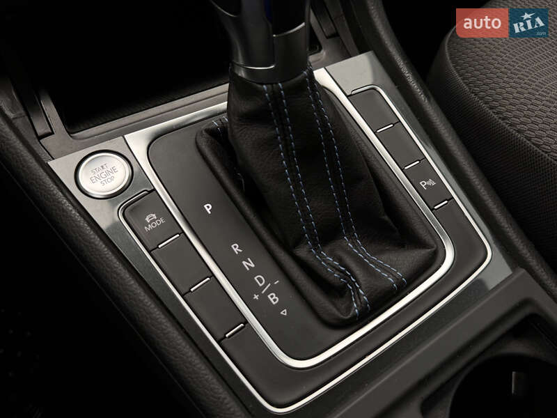 Хэтчбек Volkswagen e-Golf 2017 в Киеве