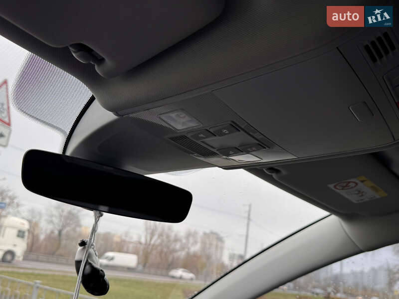 Хэтчбек Volkswagen e-Golf 2017 в Киеве