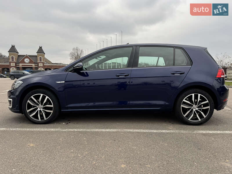 Хэтчбек Volkswagen e-Golf 2020 в Киеве