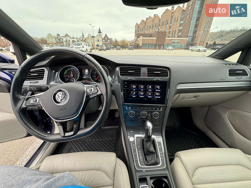 Хэтчбек Volkswagen e-Golf 2020 в Киеве