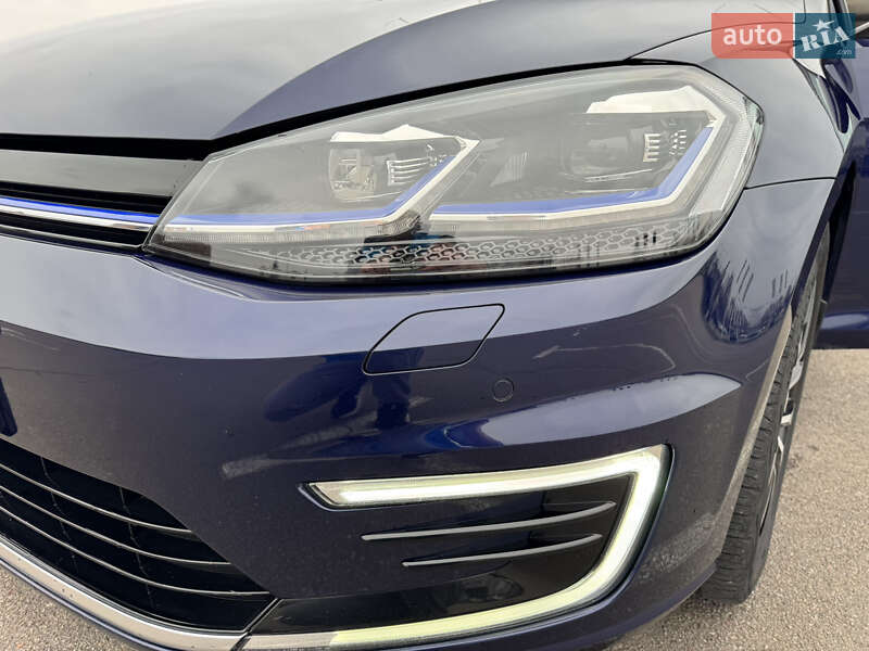 Хэтчбек Volkswagen e-Golf 2020 в Киеве