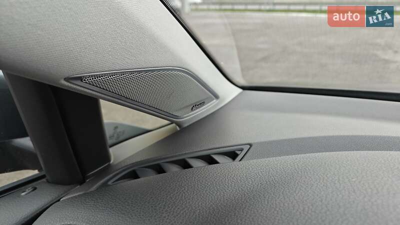 Хэтчбек Volkswagen e-Golf 2018 в Глевахе