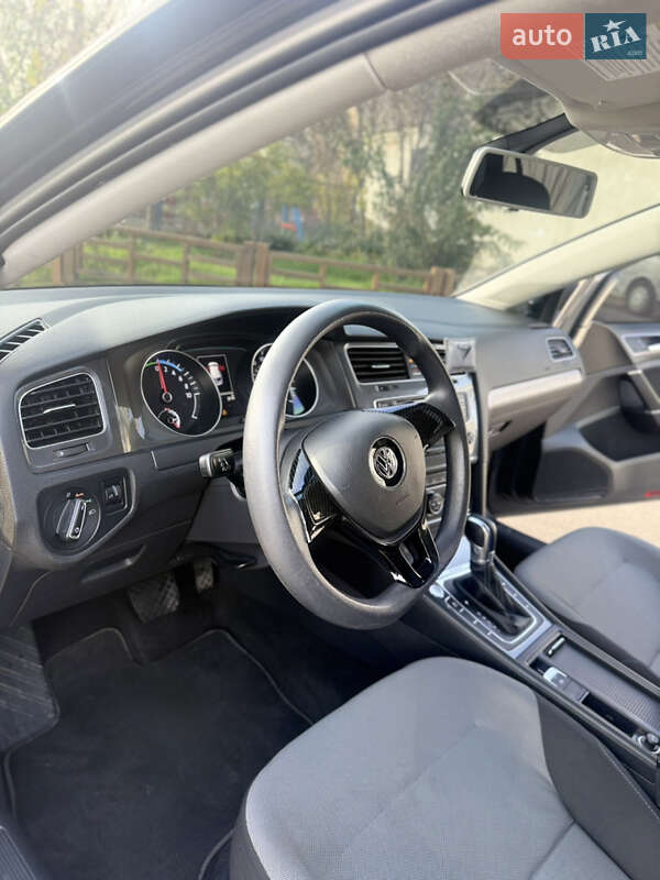 Хетчбек Volkswagen e-Golf 2016 в Одесі