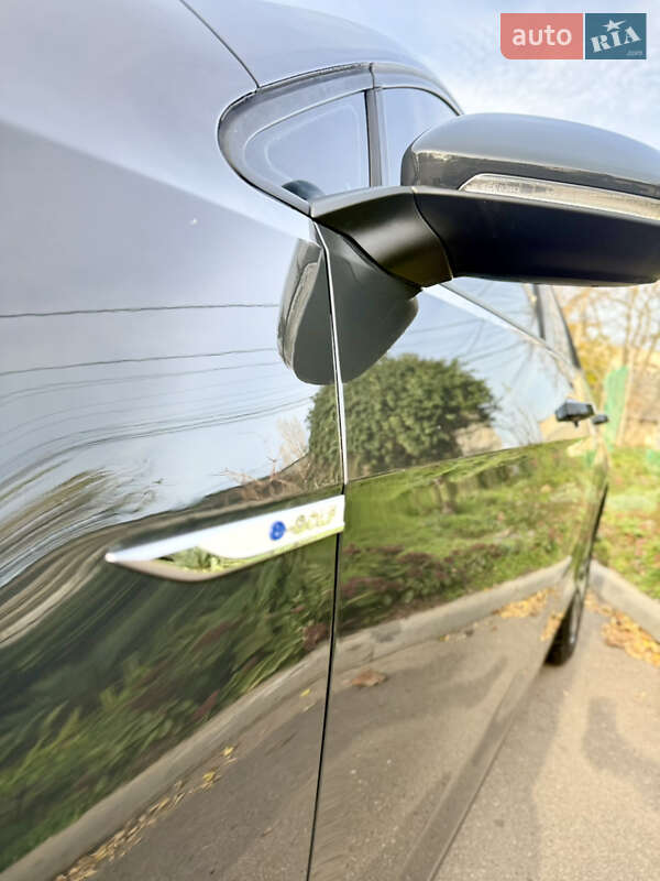 Хетчбек Volkswagen e-Golf 2016 в Одесі