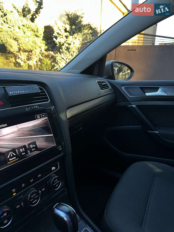 Хетчбек Volkswagen e-Golf 2019 в Львові фото 16 Хетчбек Volkswagen e-Golf 2019 в Львові