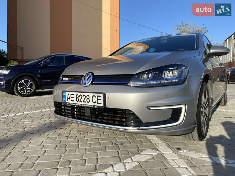 Хетчбек Volkswagen e-Golf 2015 в Дніпрі