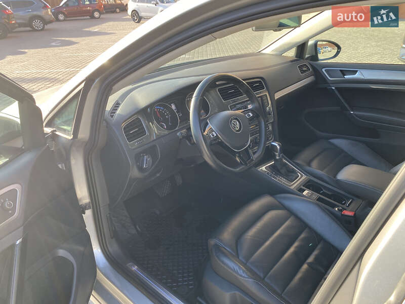 Хетчбек Volkswagen e-Golf 2015 в Дніпрі