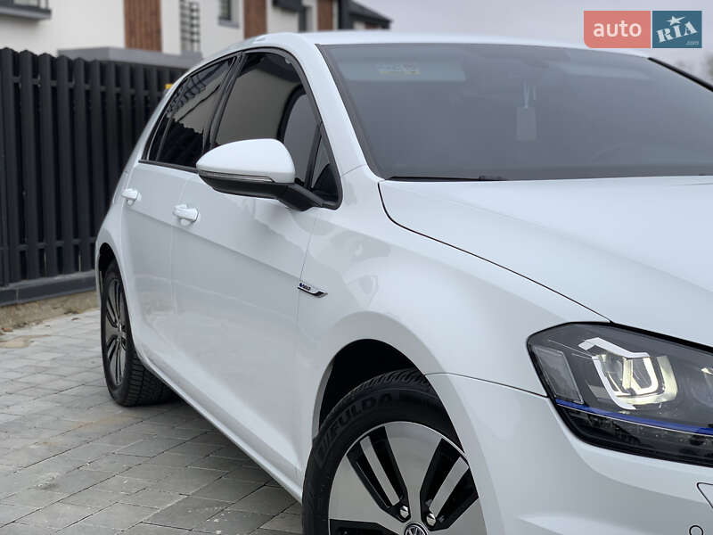 Хэтчбек Volkswagen e-Golf 2015 в Ивано-Франковске