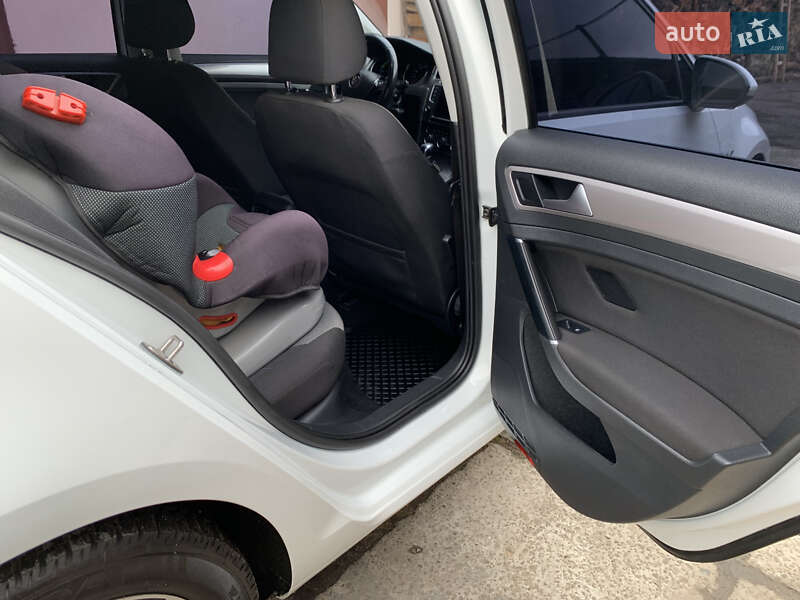 Хэтчбек Volkswagen e-Golf 2015 в Ивано-Франковске