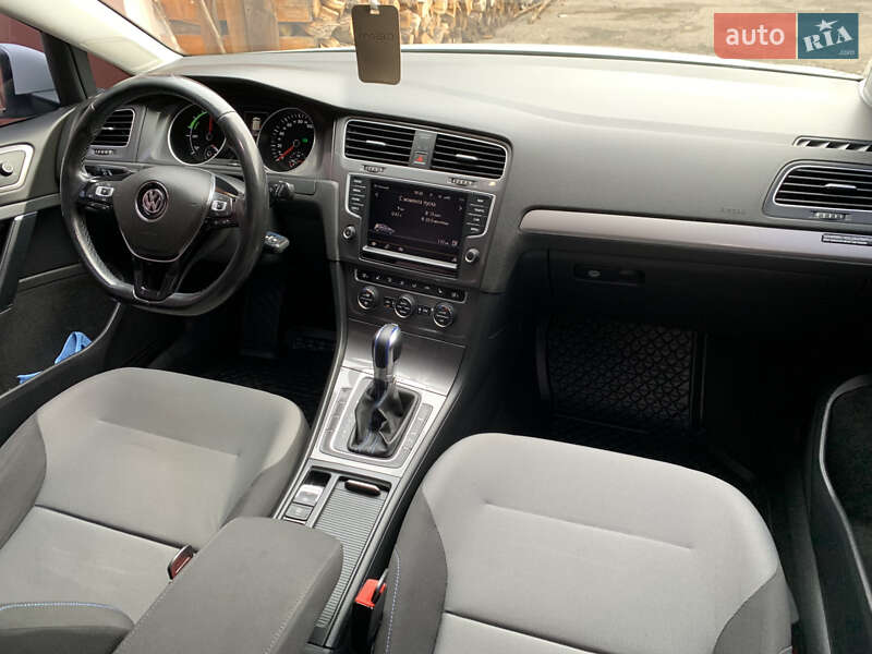 Хэтчбек Volkswagen e-Golf 2015 в Ивано-Франковске