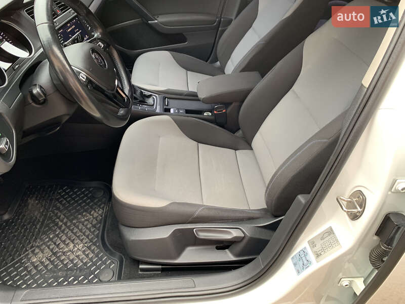 Хэтчбек Volkswagen e-Golf 2015 в Ивано-Франковске