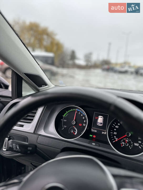 Хэтчбек Volkswagen e-Golf 2014 в Владимире