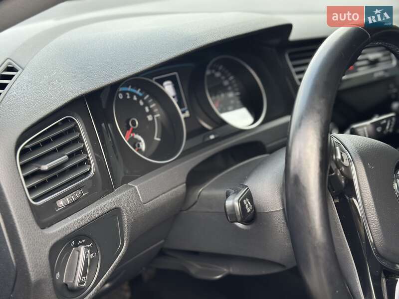 Хэтчбек Volkswagen e-Golf 2020 в Днепре