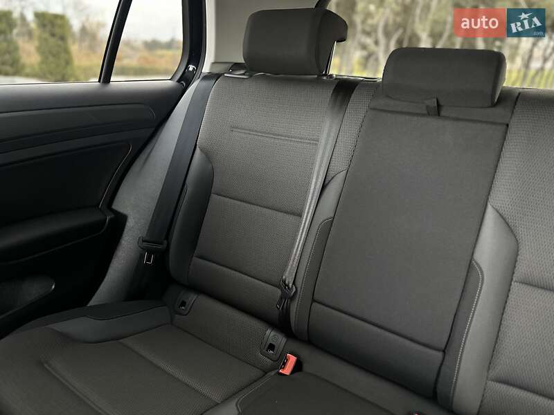 Хэтчбек Volkswagen e-Golf 2020 в Днепре