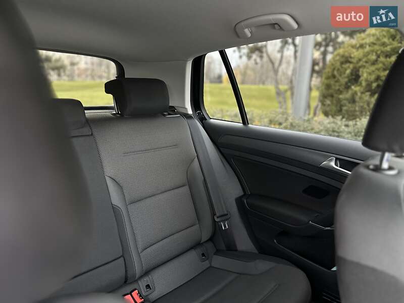 Хэтчбек Volkswagen e-Golf 2020 в Днепре