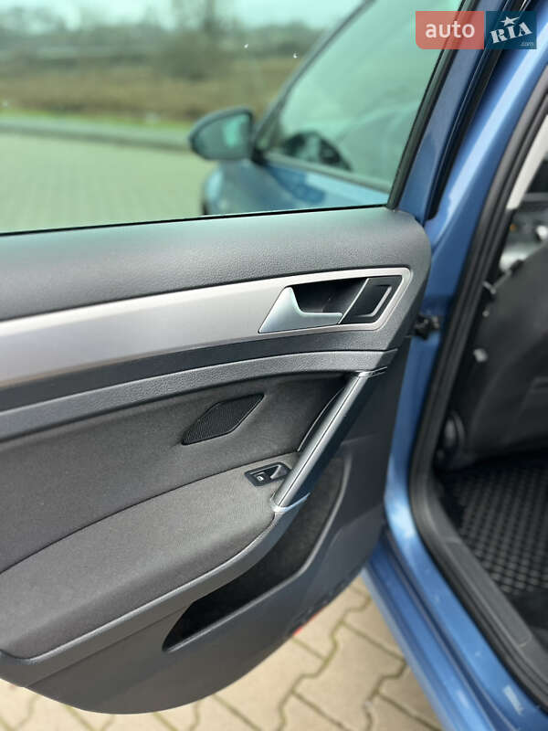 Хэтчбек Volkswagen e-Golf 2015 в Ковеле