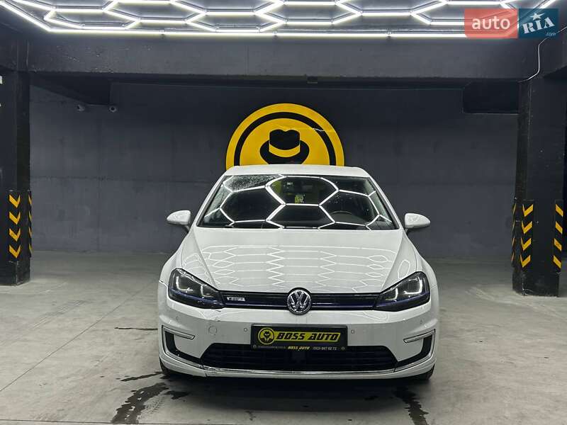 Хетчбек Volkswagen e-Golf 2015 в Чернівцях
