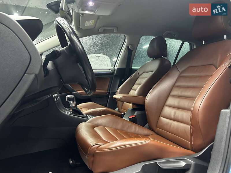 Хетчбек Volkswagen e-Golf 2015 в Чернівцях